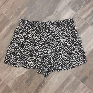 Joe B black and tan flowing shorts size large